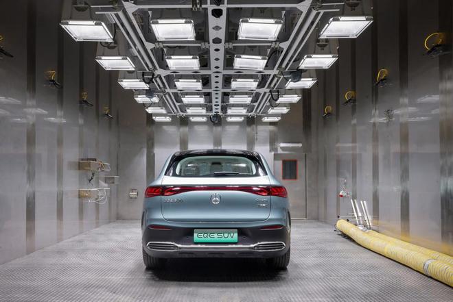 高温长途体验2024款奔驰EQE：有点“玄学”在身上(图3)