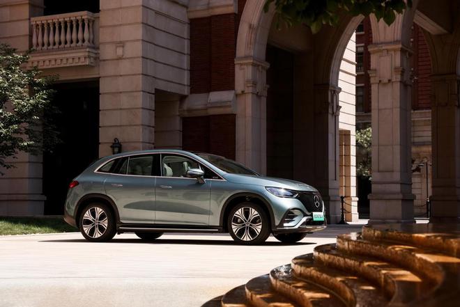 高温长途体验2024款奔驰EQE：有点“玄学”在身上