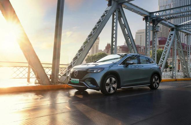 高温长途体验2024款奔驰EQE：有点“玄学”在身上(图6)