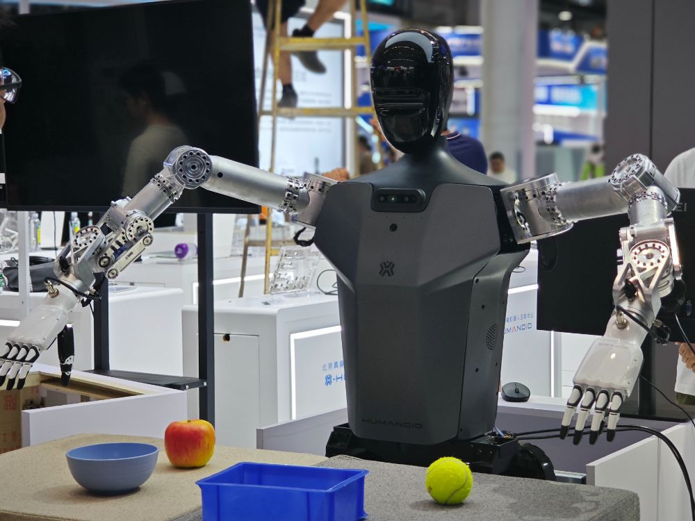 人形机器人的冷与热：多方入局新赛道“商用元年”言之过早(图2)
