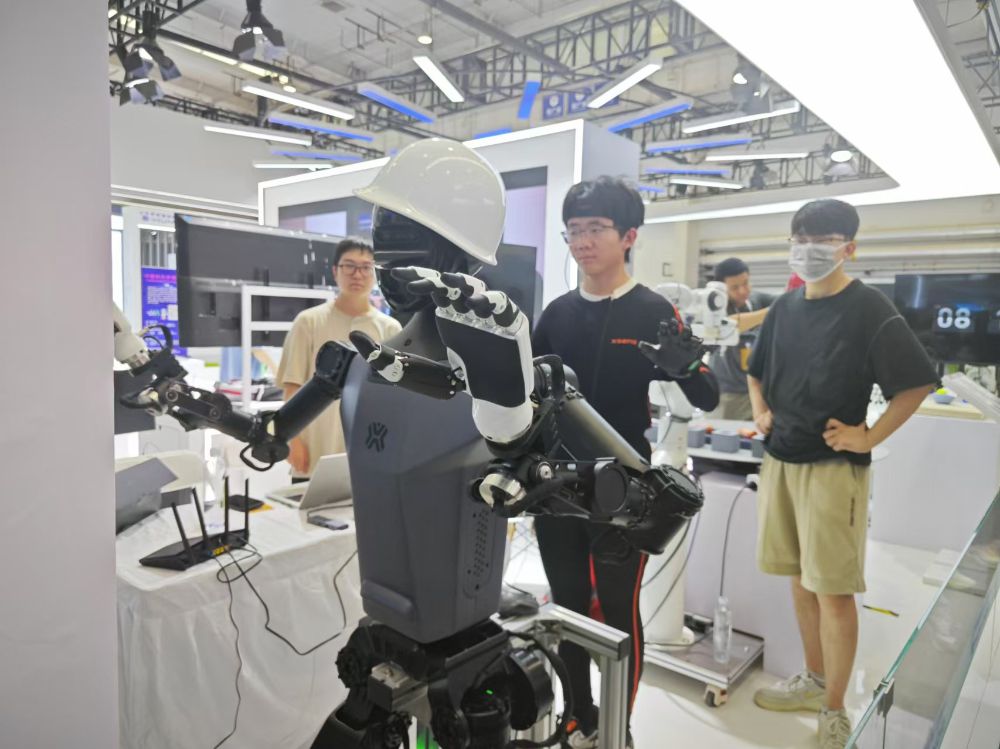人形机器人的冷与热：多方入局新赛道“商用元年”言之过早(图3)