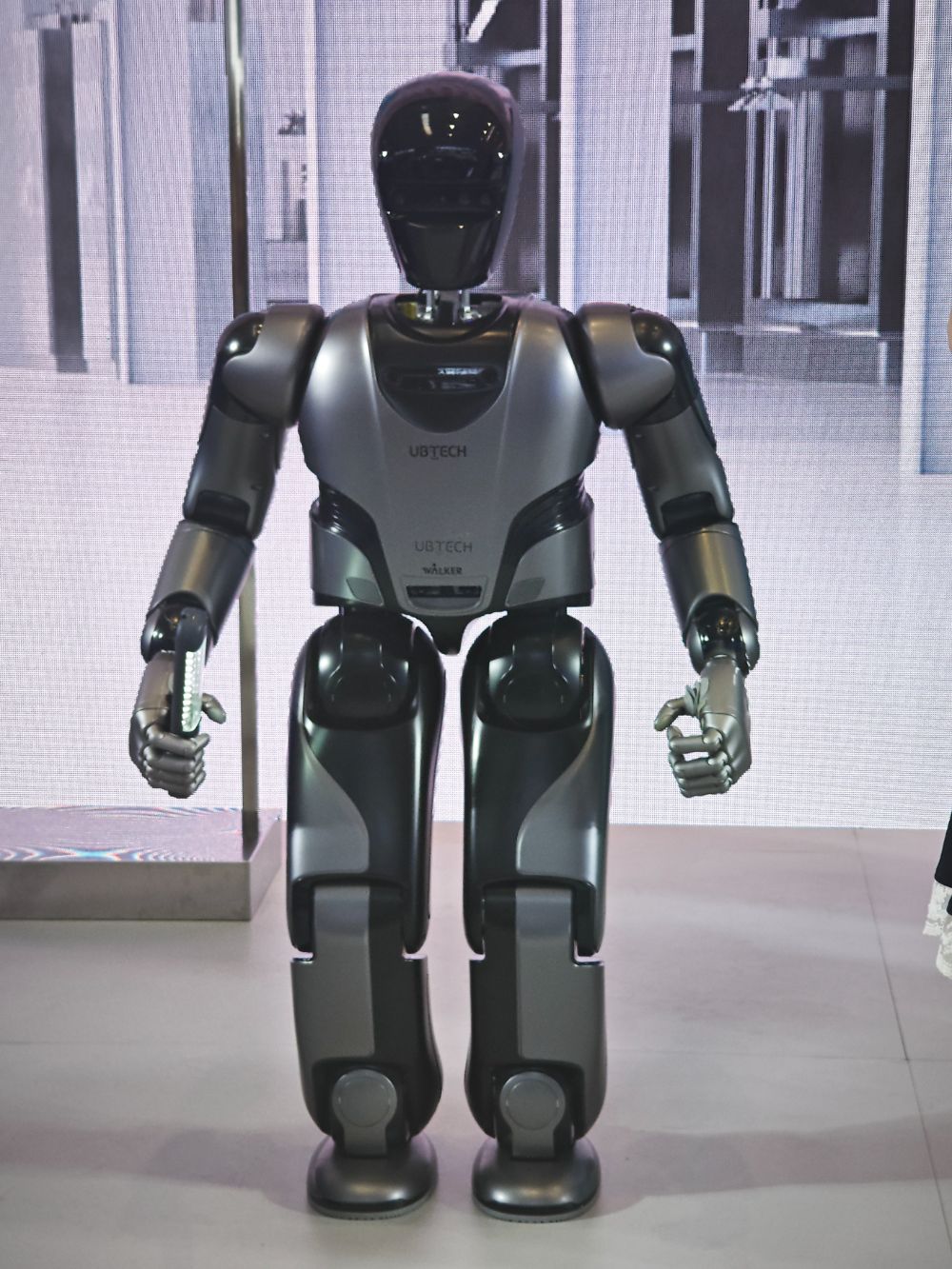 人形机器人的冷与热：多方入局新赛道“商用元年”言之过早(图5)