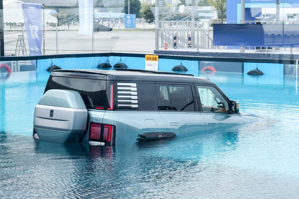 比亚迪智能化街区亮相2024成都国际车展(图2)