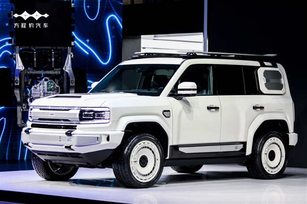 2024成都国际车展开幕！比亚迪方程豹豹5多款改装车首发亮相(图1)