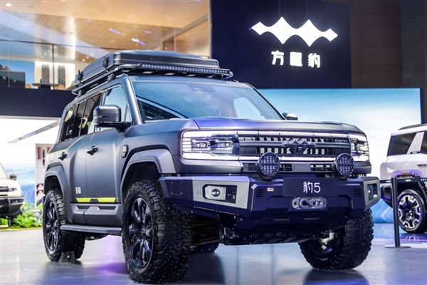 2024成都国际车展开幕！比亚迪方程豹豹5多款改装车首发亮相(图2)