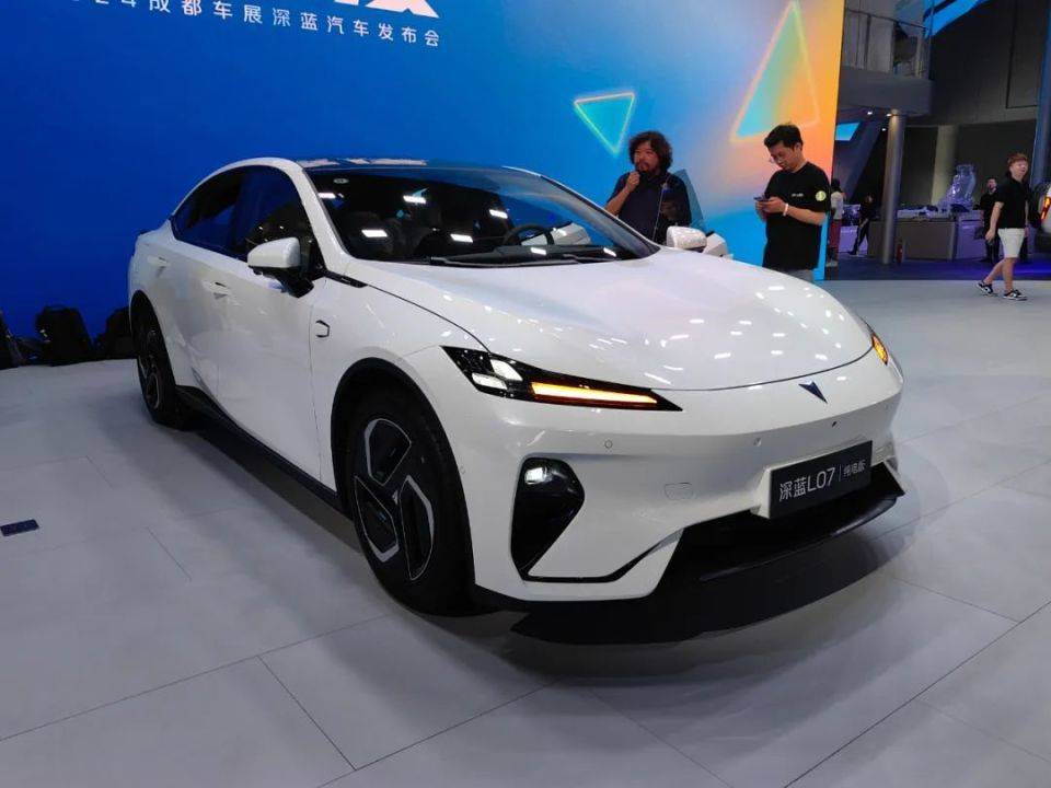 Kaiyun（中国体育）：2024成都车展：深蓝L07首发(图2)