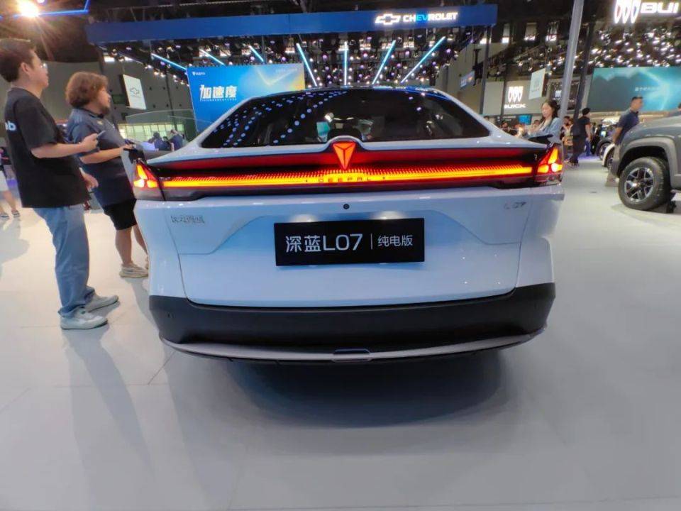 Kaiyun（中国体育）：2024成都车展：深蓝L07首发(图4)