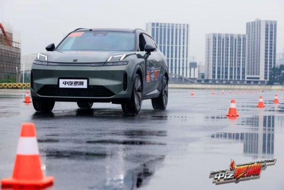 Kaiyun体育网站：无惧高温标杆级表现!领克08 EM-P耀动2024中汽夏测!(图4)