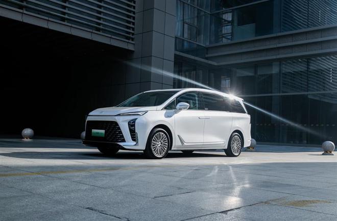 Kaiyun体育网站：产销破200万台别克GL8“老当益壮”(图1)