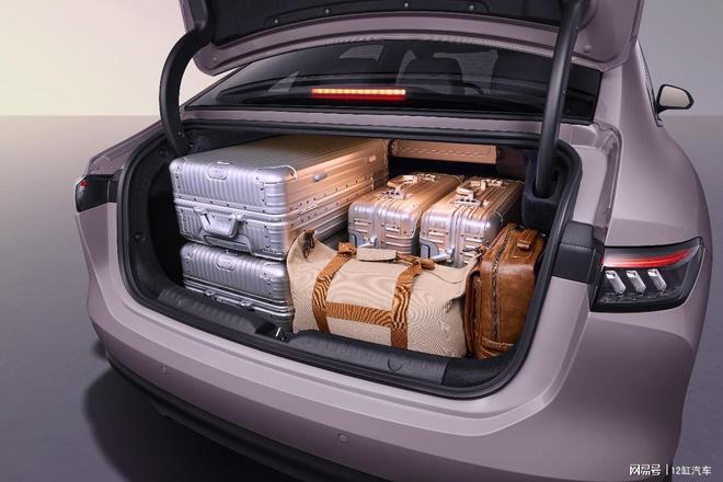 Kaiyun体育网站：A+级轿车“顶流”同级首搭激光雷达高阶智驾预售12万不到(图4)