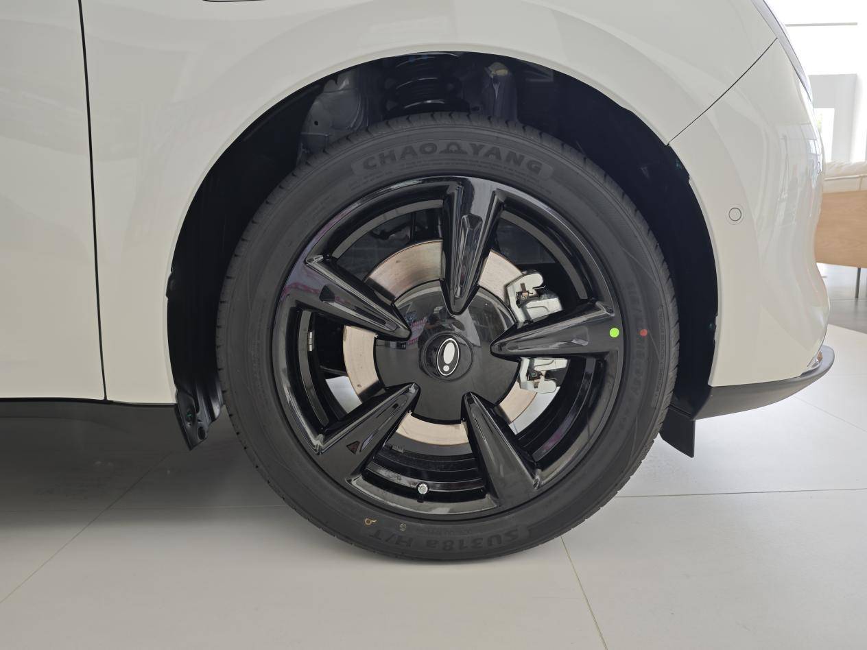 适合女性的纯电小车2024款欧拉好猫到店实拍降价还增配(图5)
