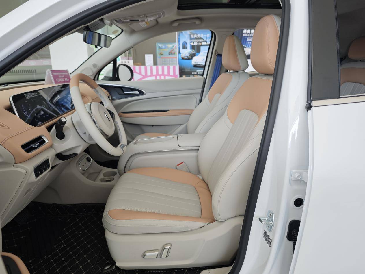 适合女性的纯电小车2024款欧拉好猫到店实拍降价还增配(图12)