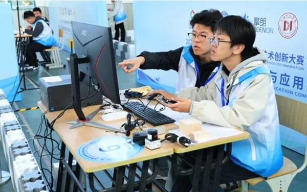 2024年第二届商用服务机器人实施与应用赛项（高职组）全国总决赛成功举办(图3)