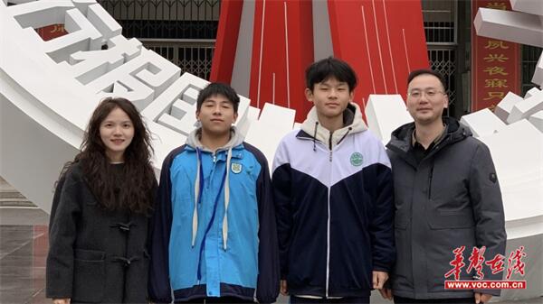 Kaiyun(中国体育):湘潭电机厂子弟中学学子拾金不昧获赞誉