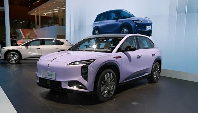 红旗天工08正式亮相智能驾驭新旗舰！(图4)