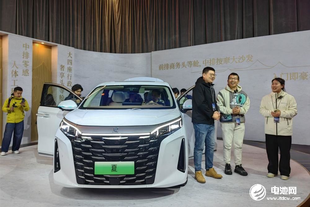 直击传统MPV痛点！比亚迪打响2025年价值战第一炮(图4)