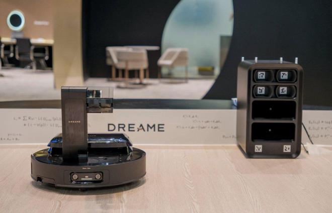 扫地机器人的机械臂带来了具身智能的另一种可能｜CES2025