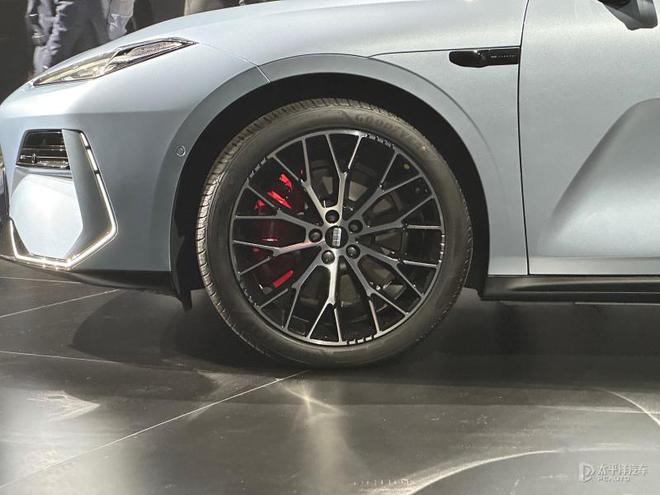 售1498万起新款吉利银河E8上市标配高阶智驾续航最高700km(图6)