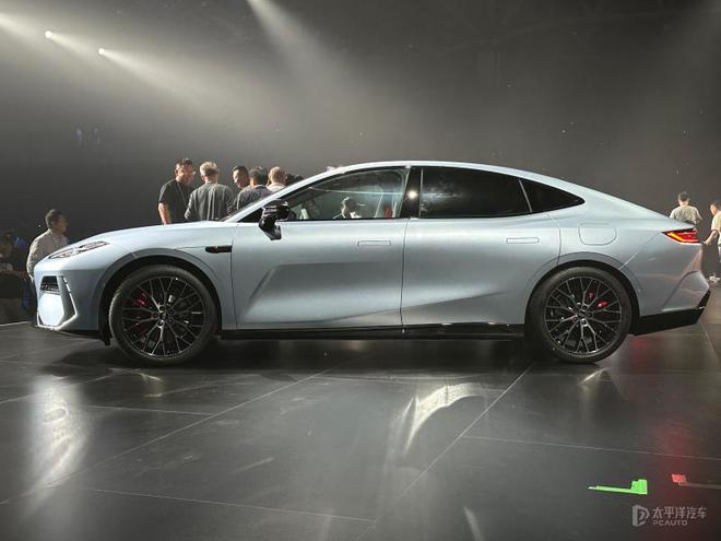 售1498万起新款吉利银河E8上市标配高阶智驾续航最高700km(图5)