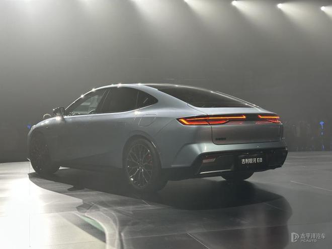 售1498万起新款吉利银河E8上市标配高阶智驾续航最高700km(图7)