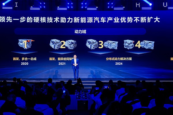 华为智能电动DriveONE：重新定义新能源汽车的续航与安全