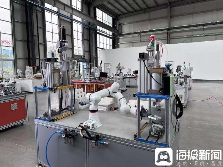 把机器人发布会搬进珞石车间！看山东如何描绘“智造强省”新图景(图2)
