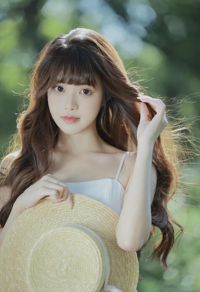 ai智能人脸替换杨幂MBA智库