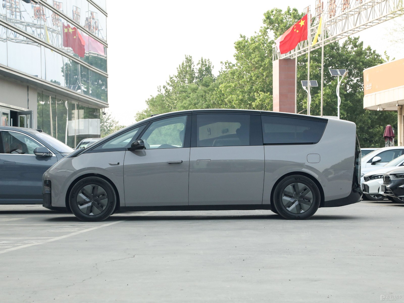 理想MEGA累计交付突破30000台售5298万元起(图3)