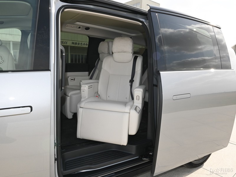 理想MEGA累计交付突破30000台售5298万元起(图5)