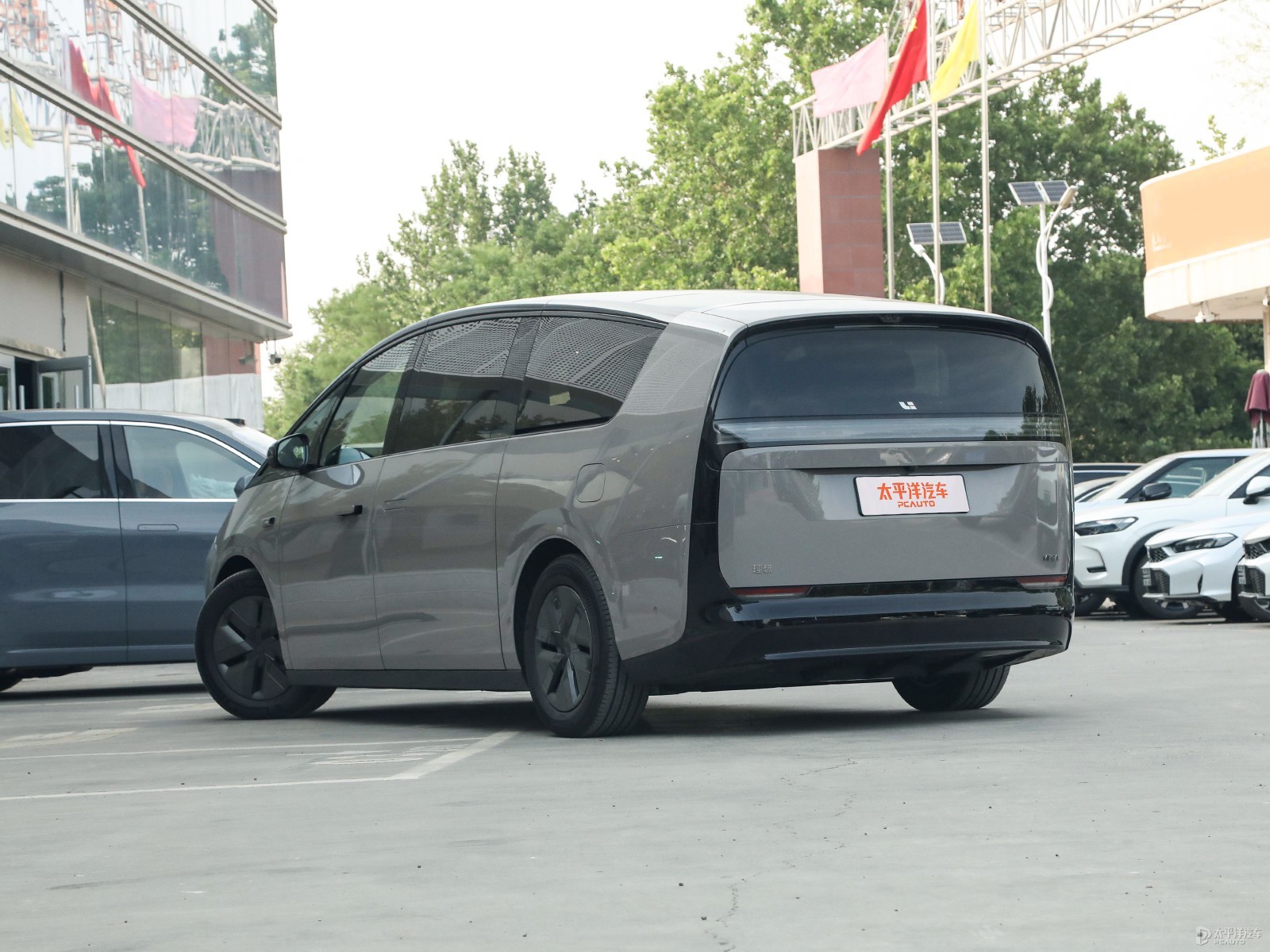 理想MEGA累计交付突破30000台售5298万元起(图4)