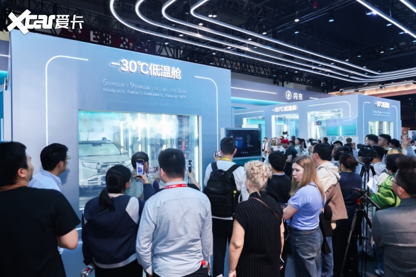 强得可怕！比亚迪把-30℃低温舱搬进展馆体验极寒闪充(图1)